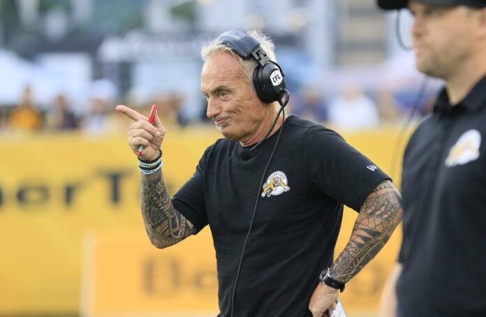 Coach Jeff Reinebold