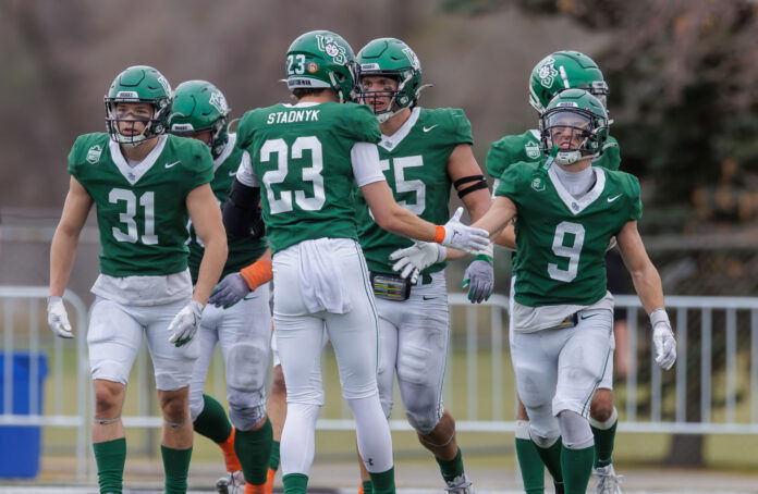 আপনার চারপাশে খেলাধুলা: Saskatchewan Huskies, Regina Rams হার্ডি কাপে এগিয়ে গেছে